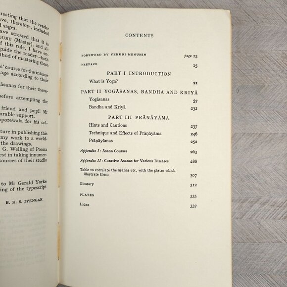 Light On Yoga By B.K.S. Iyengar Vintage Paperback Book 1974 - Picture 5 of 8